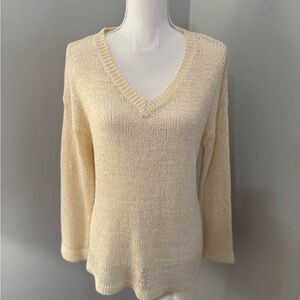 Sz M Joseph A Ivory knit Lightweight Sweater B neck